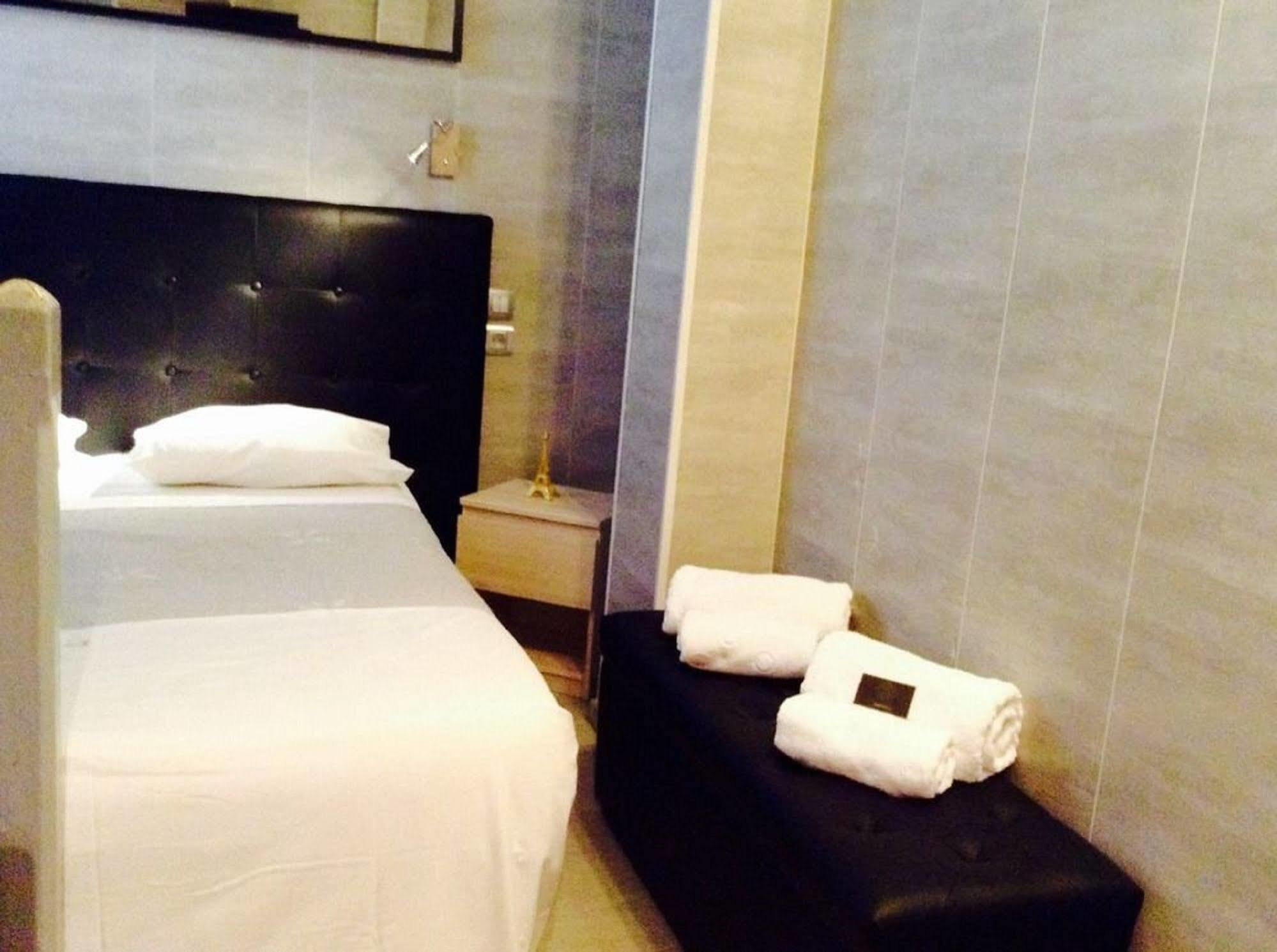 Hotel Gofen Paris Exterior photo